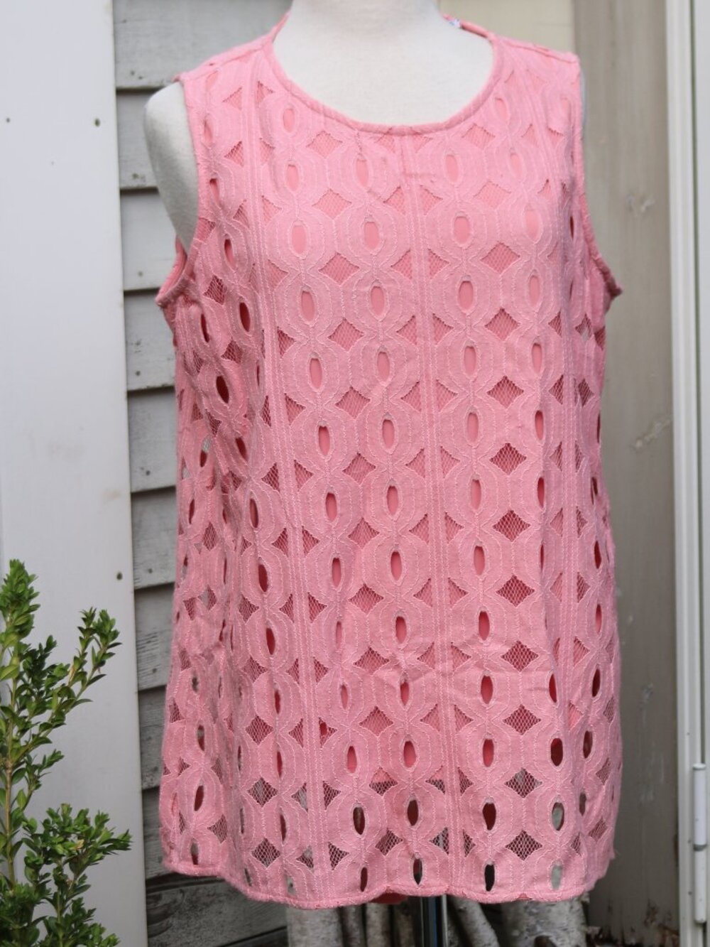 Susan Graver Salmon Pink Circle Lace Lined Keyhole Back High Low Sleeveless Top